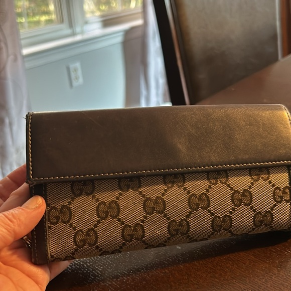 Preowned authentic Gucci wallet - Picture 3 of 7